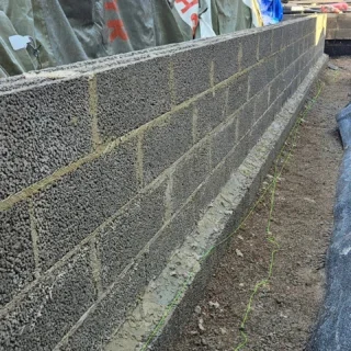 Mur för plantering och stenläggning