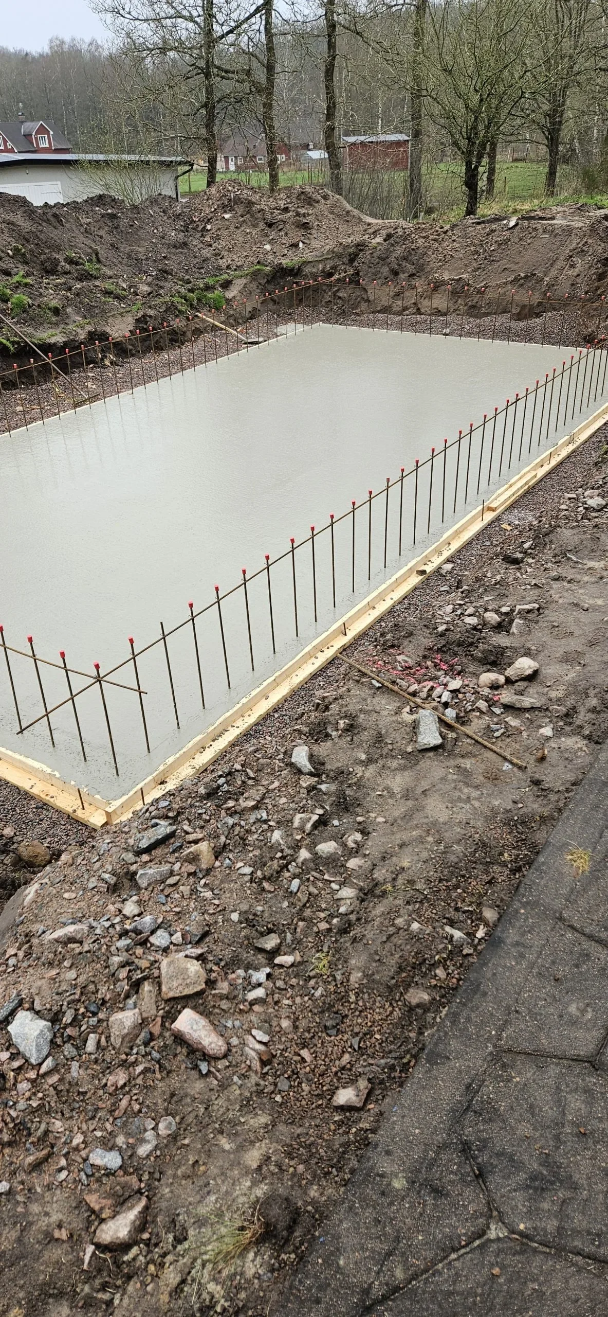 Gjuten poolplatta